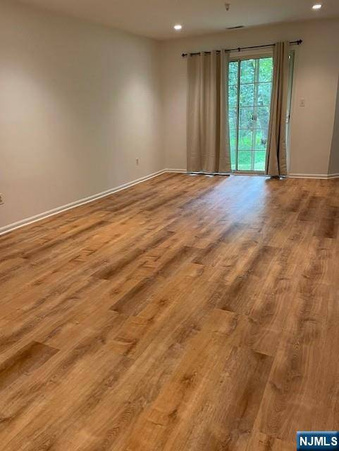 Waldwick, NJ 07463,9-1 Vernon CT