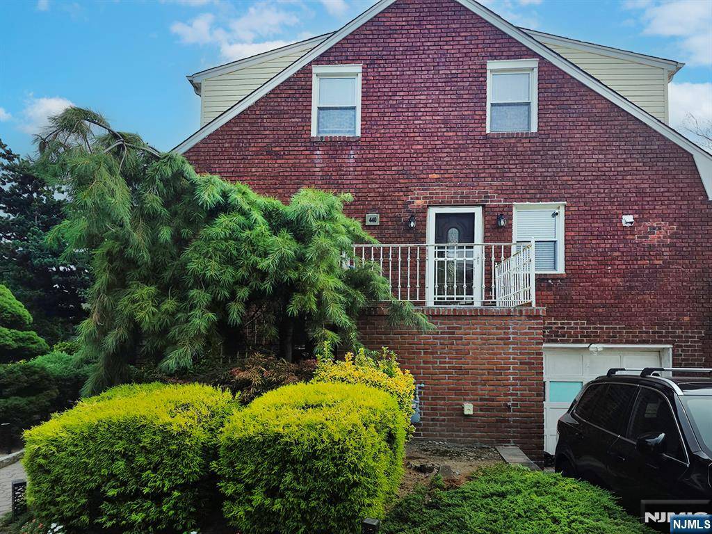 Palisades Park, NJ 07650,440 Hillcrest PL