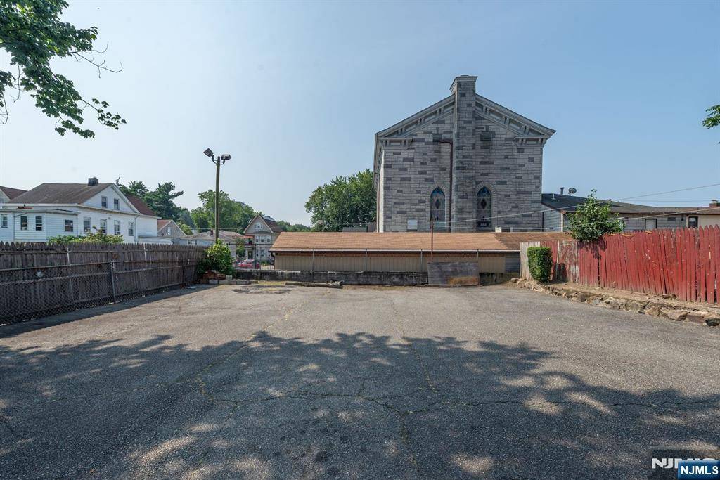 Paterson, NJ 07501,126 Dixon AVE