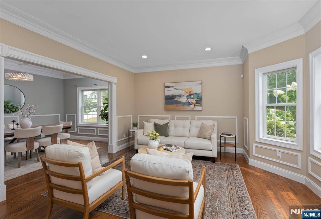 Glen Rock, NJ 07452,20 Rocklynn PL