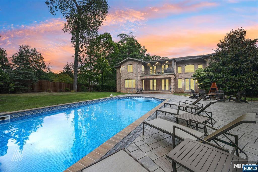 Cresskill, NJ 07626,17 Jefferson AVE