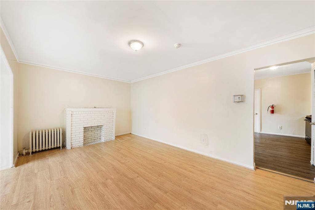 Irvington, NJ 07111,28 Beechwood PL