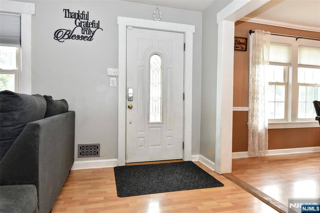 Waldwick, NJ 07463,32 Bergen AVE