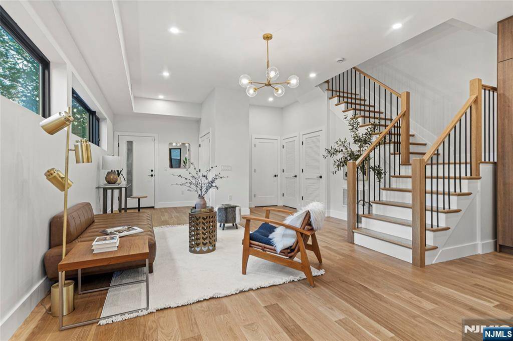 Jersey City, NJ 07307,32 Hancock AVE #2