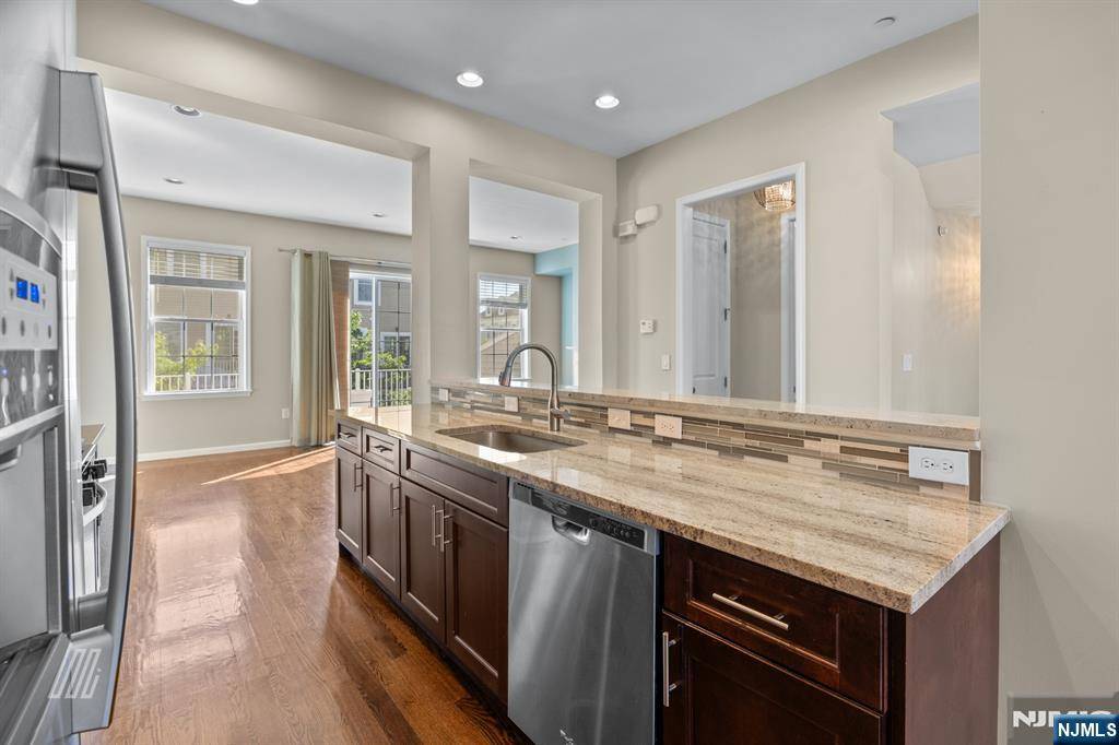 Wood Ridge, NJ 07075,16 Roosevelt DR