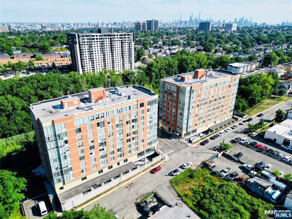 Palisades Park, NJ 07650,600 12th ST #807