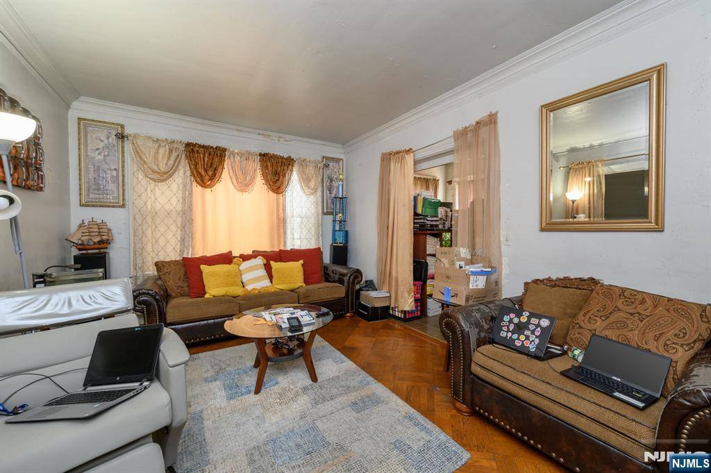 Paterson, NJ 07504,275-277 19th AVE