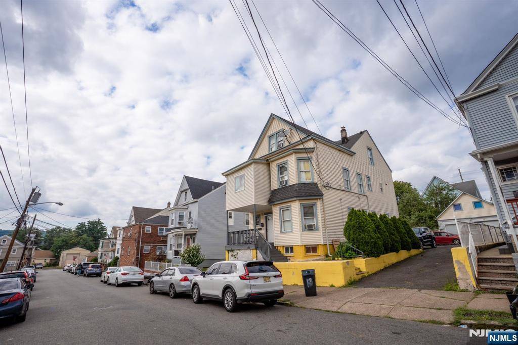Paterson, NJ 07522,186-188 Carbon ST