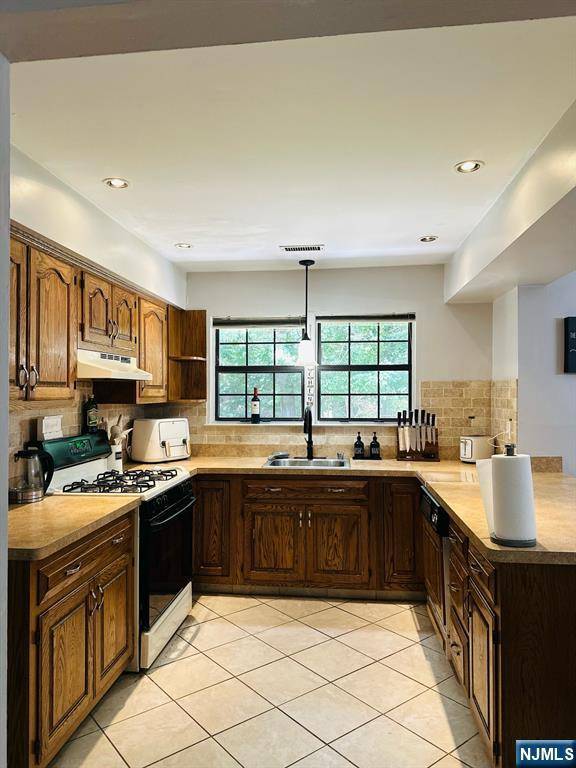 West Milford, NJ 07480,10 New Bedford RD #H