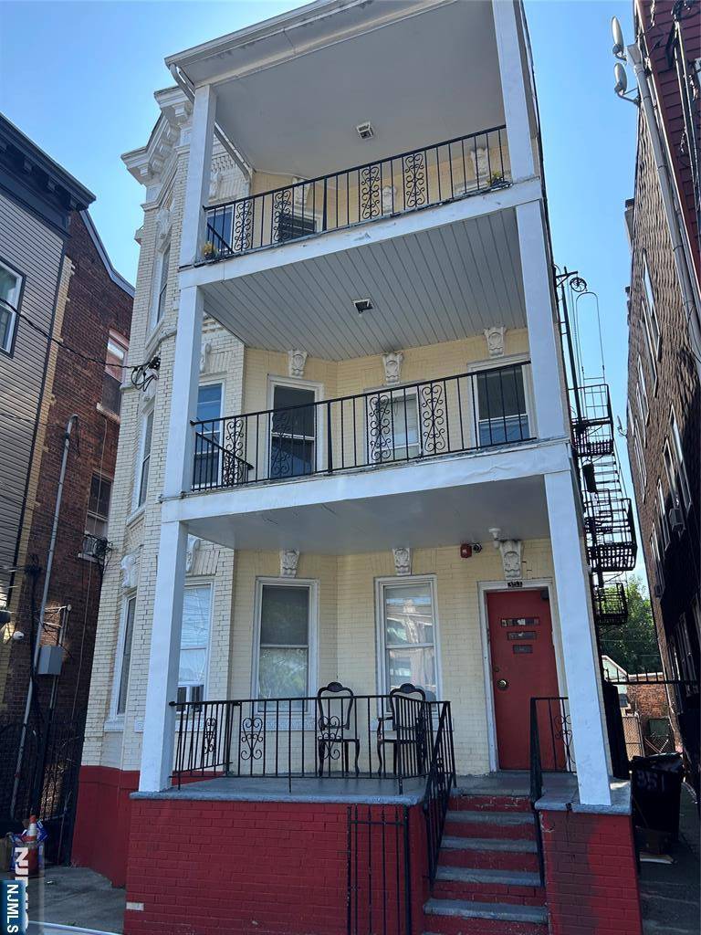 Passaic, NJ 07055,351 Madison ST
