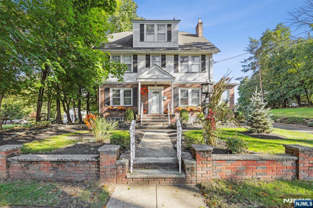 Verona, NJ 07044,17 Cliff ST