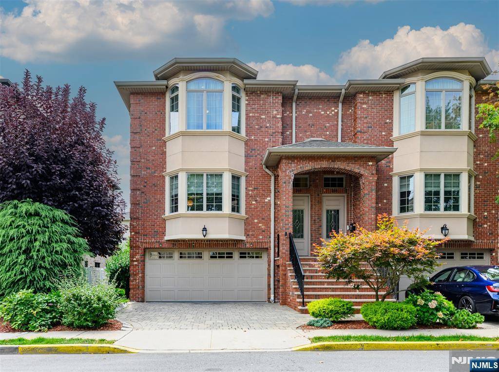 Cliffside Park, NJ 07010,266 Wayne AVE