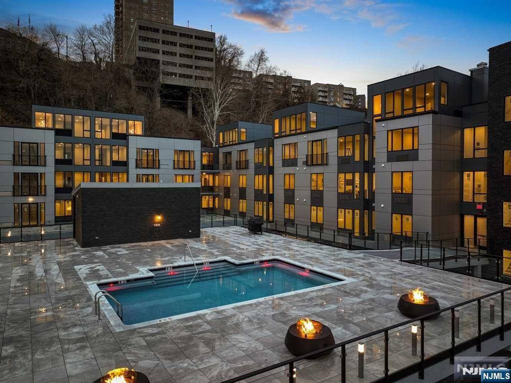 North Bergen, NJ 07047,7101 River RD #204B