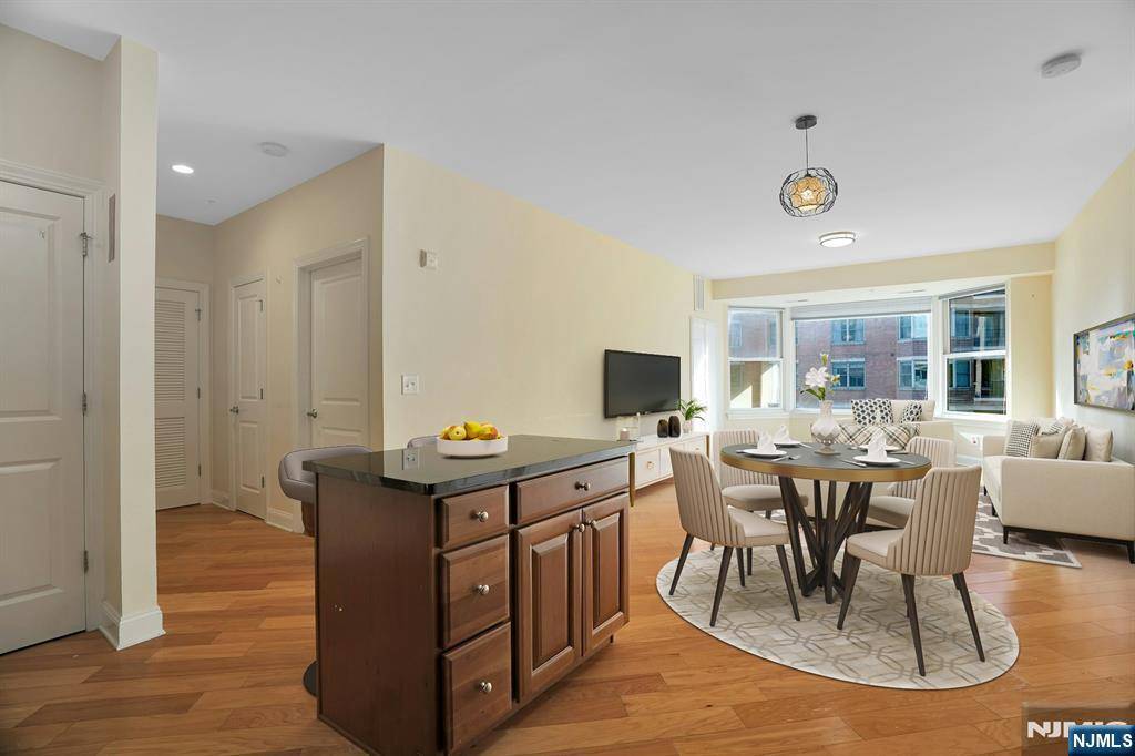 West New York, NJ 07093,20 Ave At Port Imperial #310