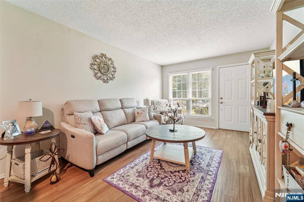 Mahwah, NJ 07430,1271 Heath CT