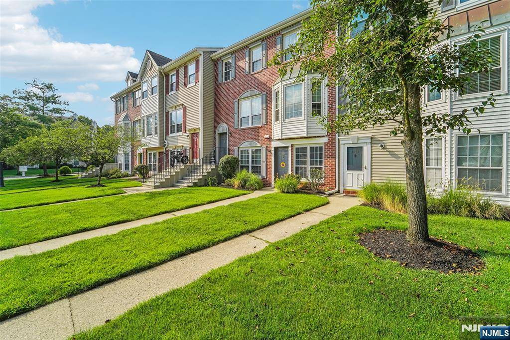 Mahwah, NJ 07430,1271 Heath CT