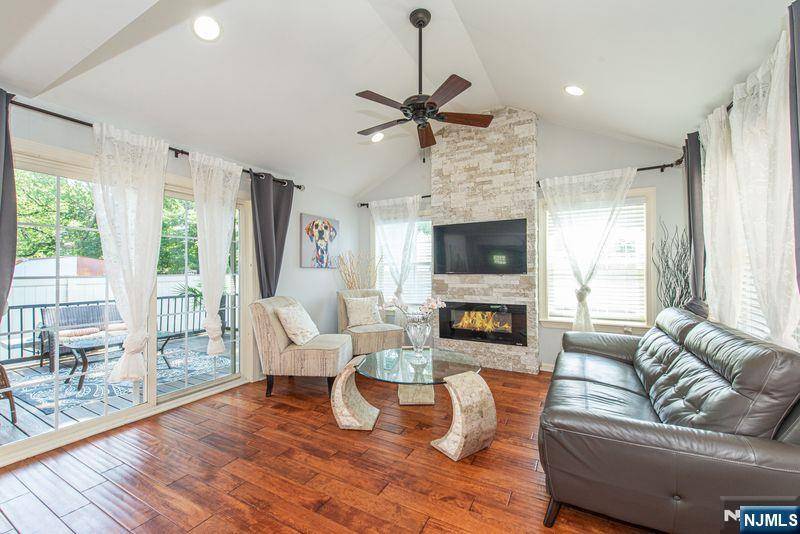 Elmwood Park, NJ 07407,122 Hillman DR