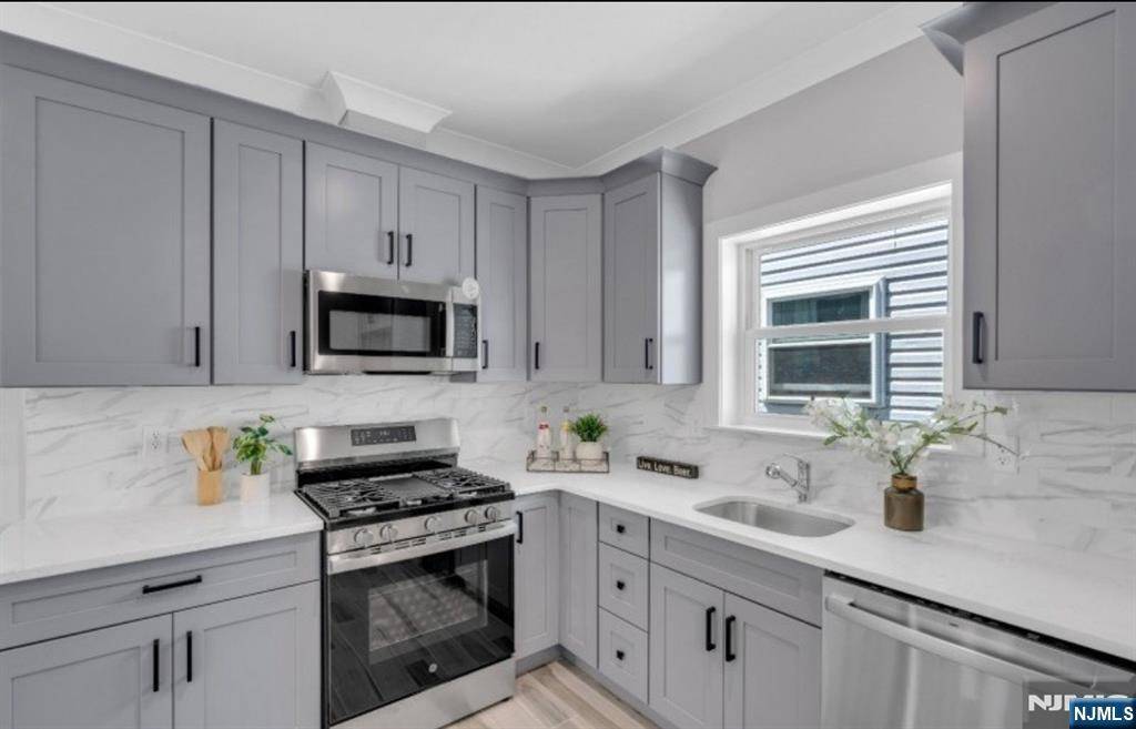 Elizabeth, NJ 07206,213 Pine ST