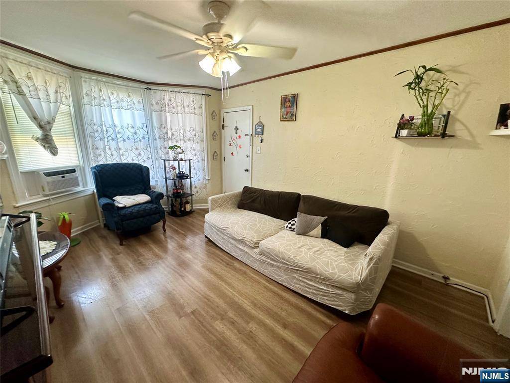 West Orange, NJ 07052,6 Swaine PL #4
