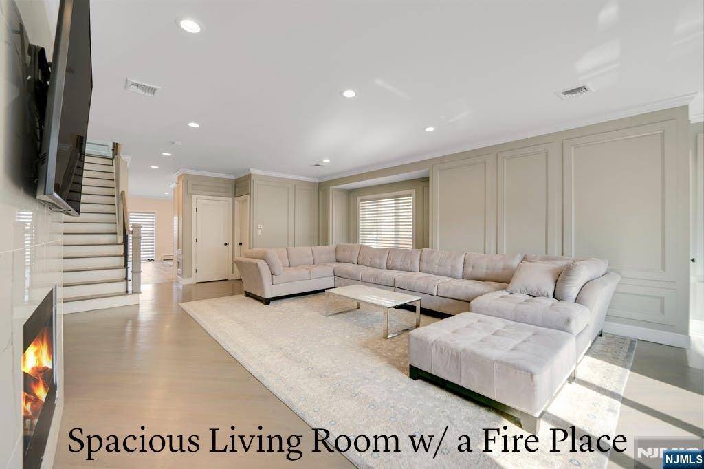Palisades Park, NJ 07650,333 8th ST #2
