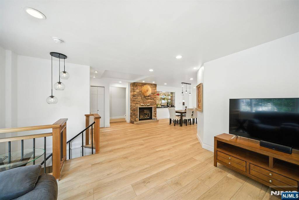 Denville Township, NJ 07834,10 Hilltop TRL