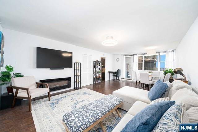West New York, NJ 07093,6040 Boulevard East #31 A