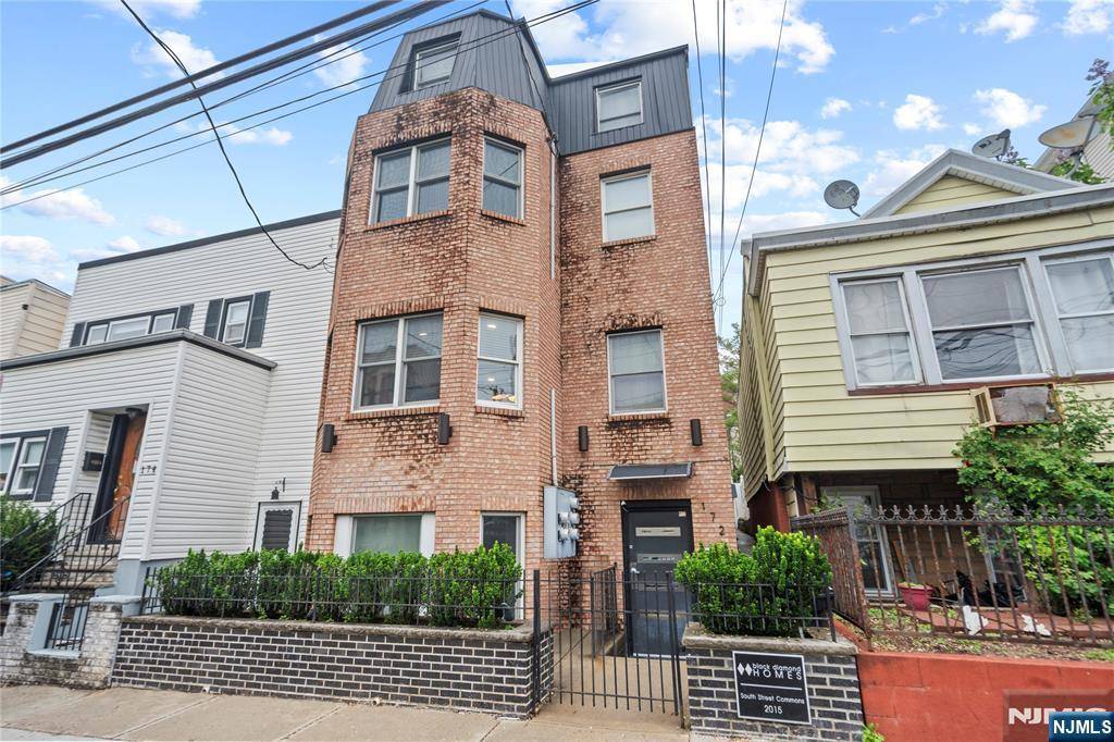 Jersey City, NJ 07307,172 South ST #B