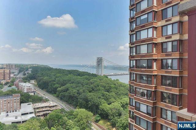 Fort Lee, NJ 07024,100 Old Palisade RD #3402