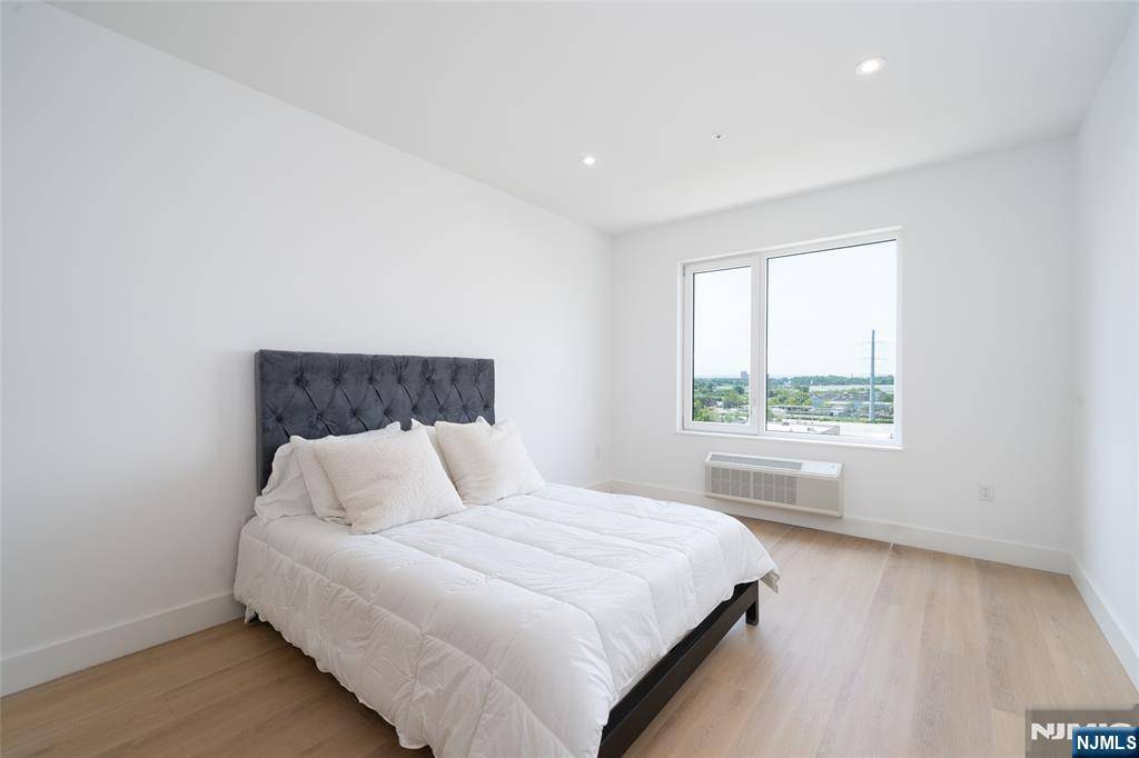 North Bergen, NJ 07047,3309 Liberty AVE #204