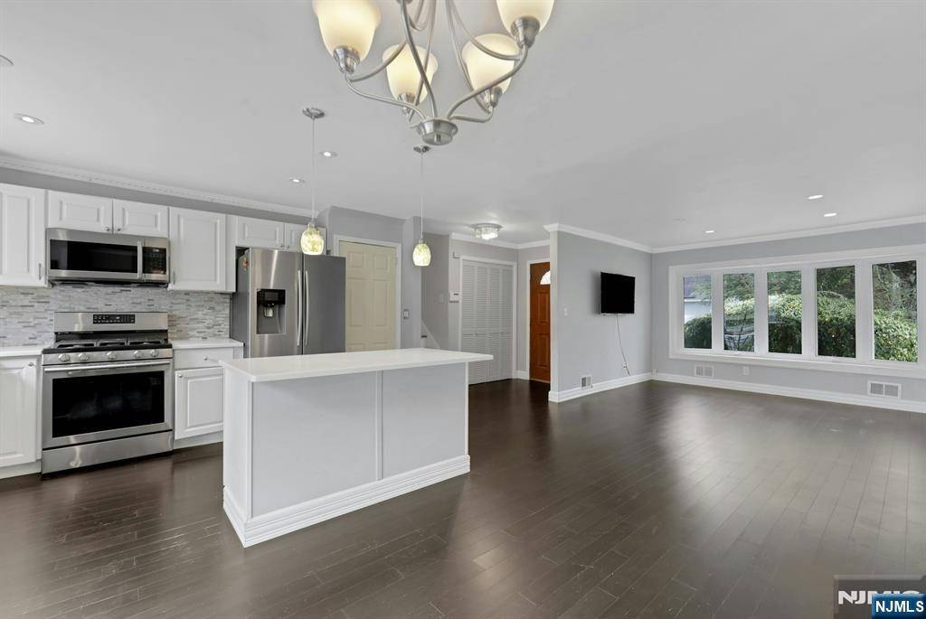 Teaneck, NJ 07666,556 Sandra PL
