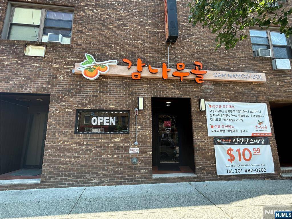 Palisades Park, NJ 07650,330 Broad AVE