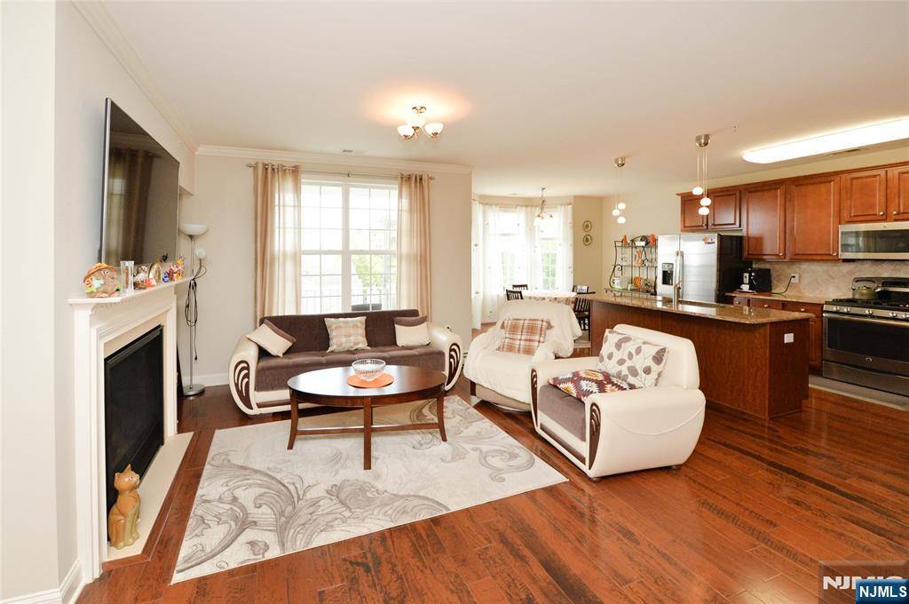Woodland Park, NJ 07424,3 Pebble RD #D2