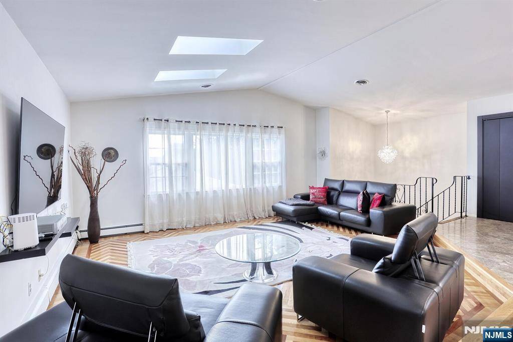 Fair Lawn, NJ 07410,13-15 Rose PL