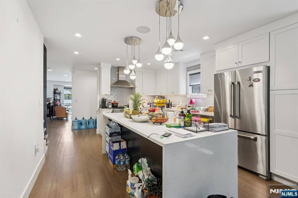 Edgewater, NJ 07020,746 Undercliff AVE #A