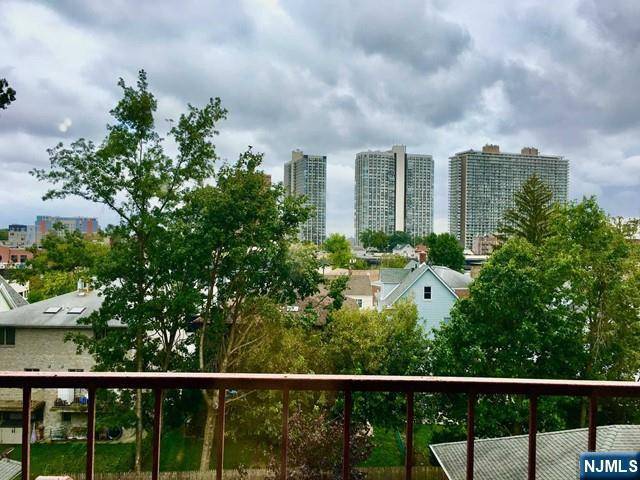 Fort Lee, NJ 07024,275 Hoym ST #5G