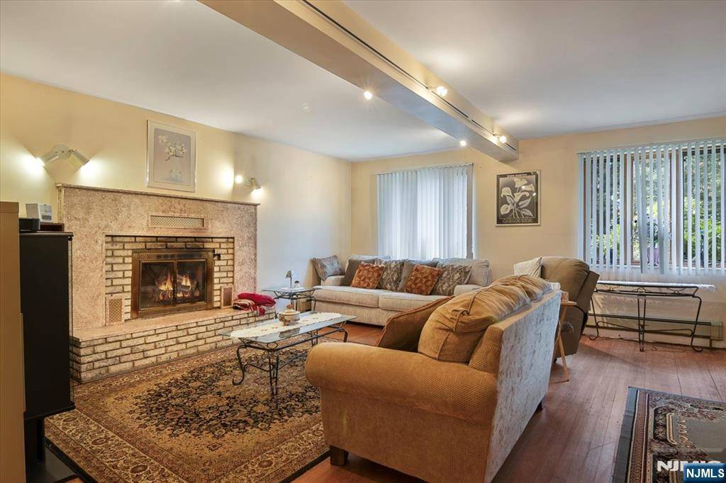 Wayne, NJ 07470,58 Hardwick LN