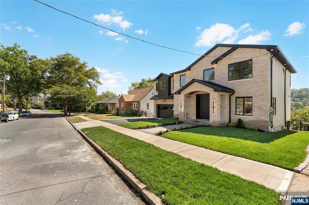Ridgefield, NJ 07657,582 Morse AVE