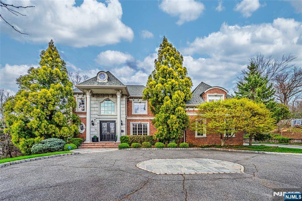 Tenafly, NJ 07670,121 Churchill RD