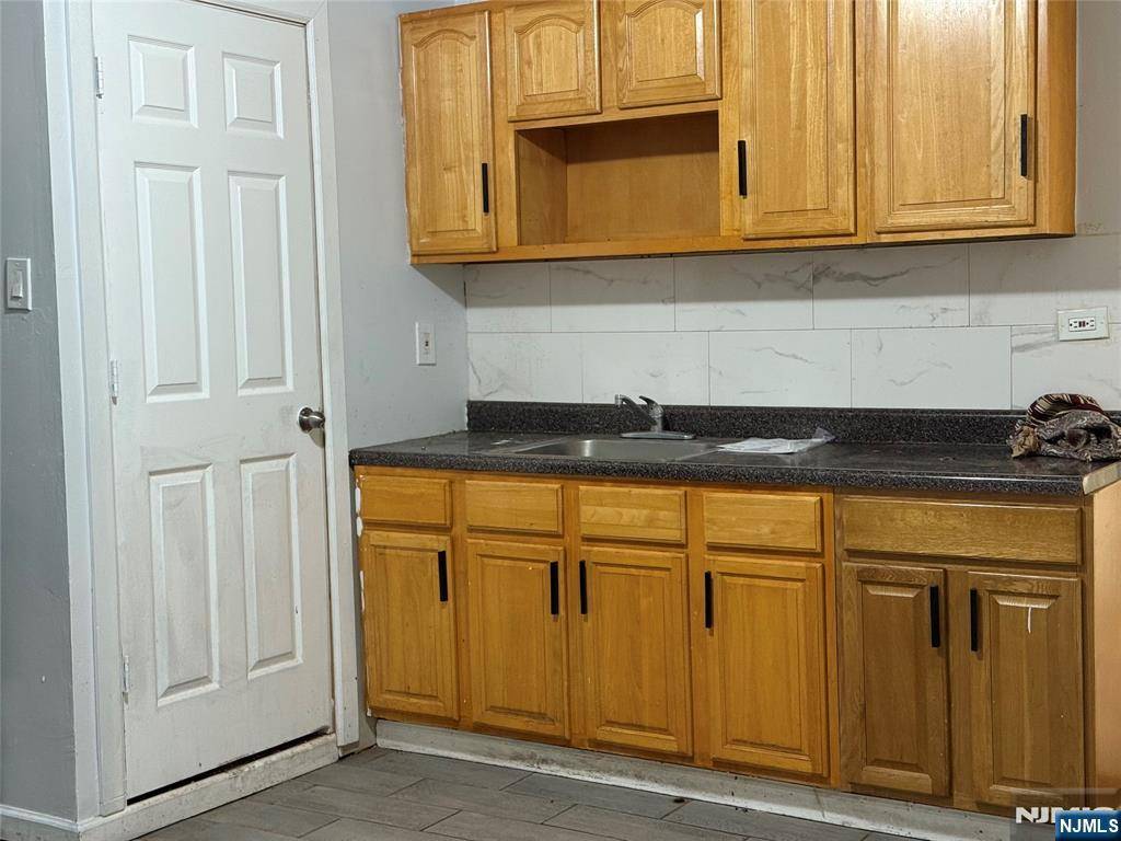 Newark, NJ 07104,146 Highland AVE #1