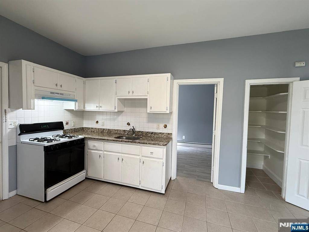 Passaic, NJ 07055,385 Highland AVE #2F