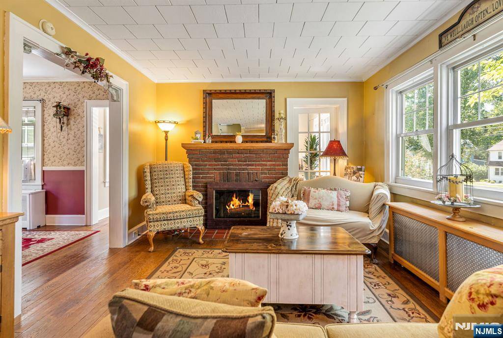 Ridgewood, NJ 07450,211 Doremus AVE