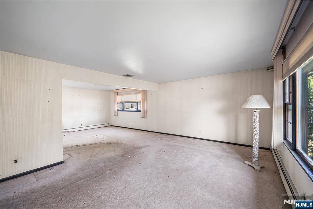 Wayne, NJ 07470,111 Packanack Lake RD