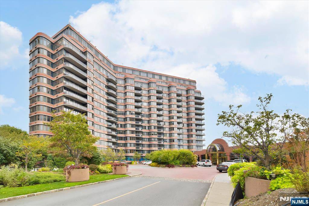 Cliffside Park, NJ 07010,100 Carlyle DR #12D(N)