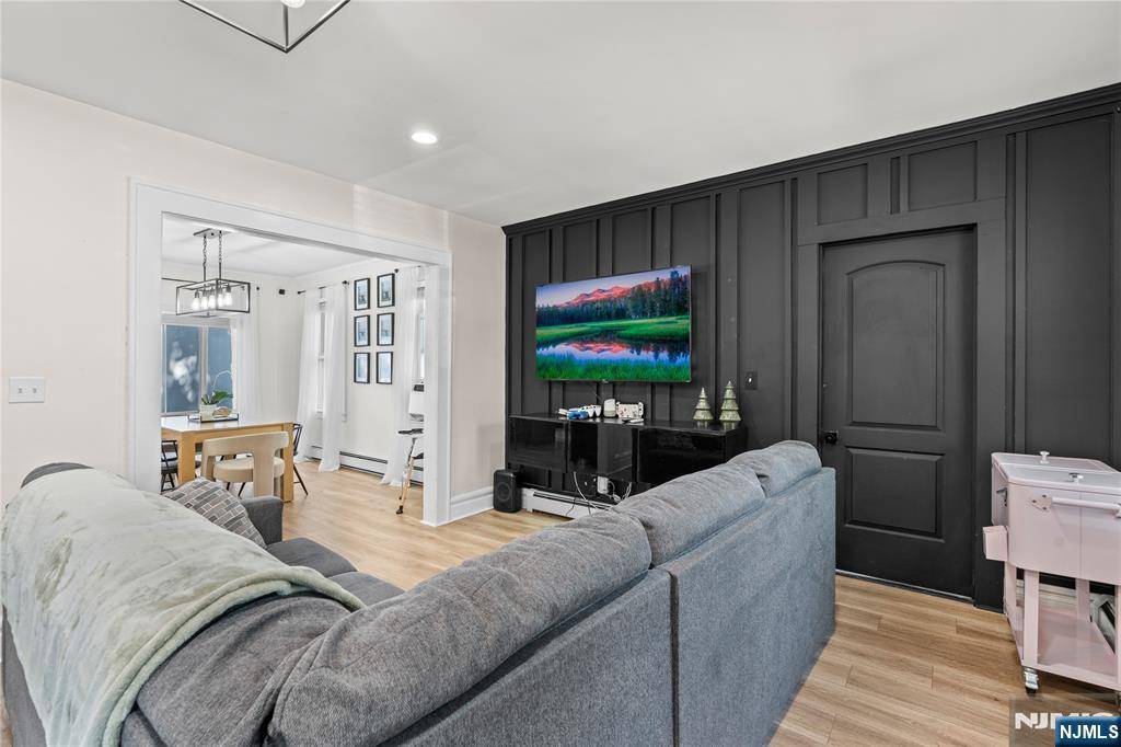 Newark, NJ 07106,44 Richelieu PL