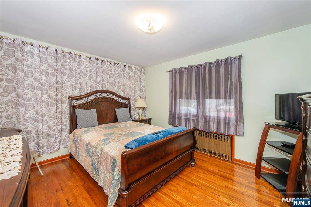 Paterson, NJ 07503,350 Trenton AVE