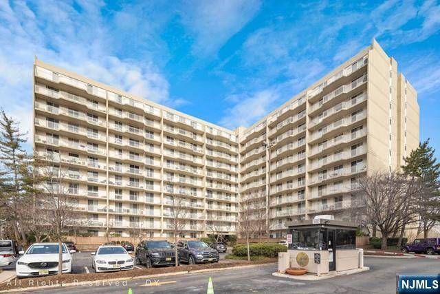 Edgewater, NJ 07020,1077 River RD #701