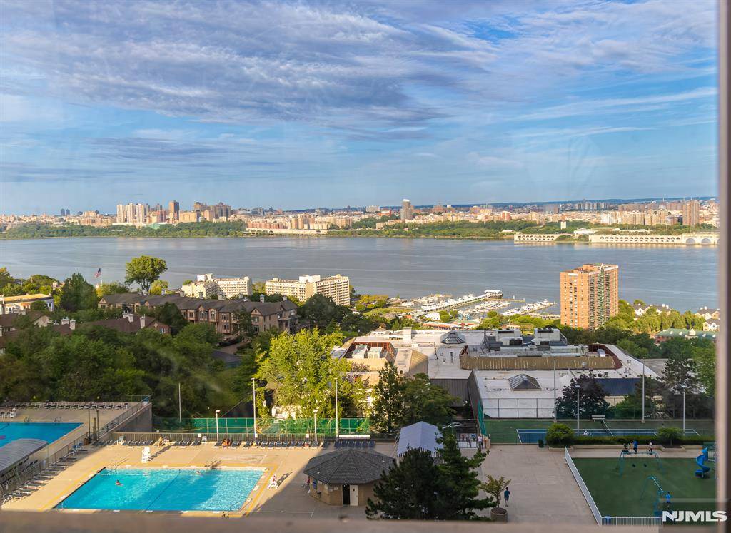 Cliffside Park, NJ 07010,200 Winston #1005