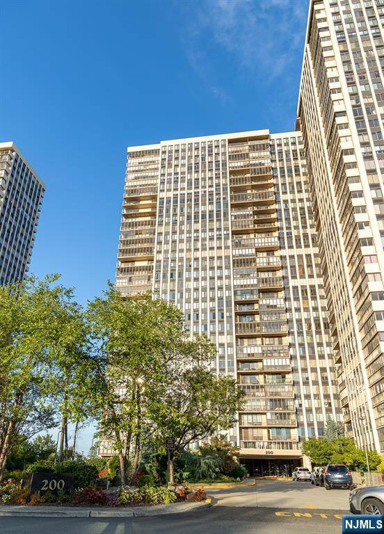 Cliffside Park, NJ 07010,200 Winston #1005
