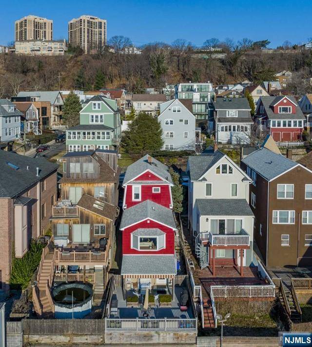 Edgewater, NJ 07020,7 Beverly PL