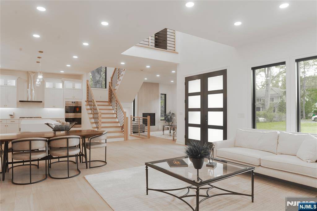 Glen Rock, NJ 07452,142 Ellsworth TER